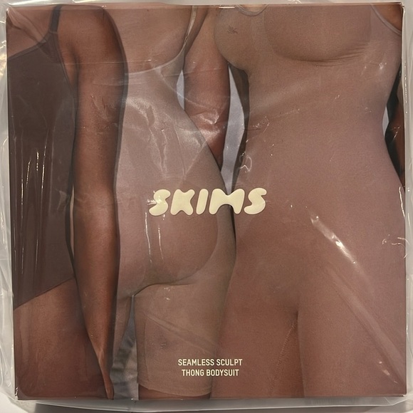🆕SKIMS seamless sculpt thong low back bodysuit! In clay - Picture 7 of 8
